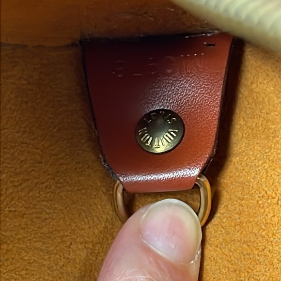 Louis Vuitton Epi Soufflot Kenyan Fawn Brownish Burnt Red Round Baguette - Picture 13 of 17